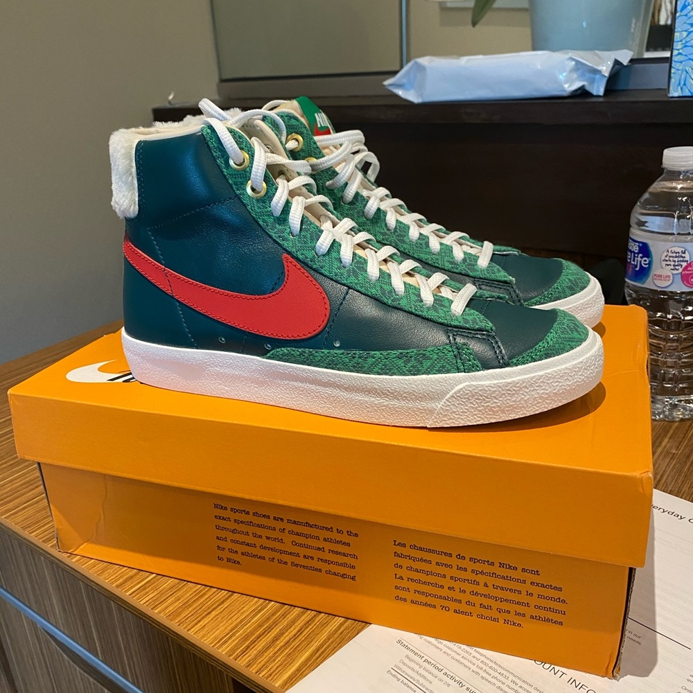 Nike Blazer ‘77 vintage Christmas colorwayMens size 6 or womens size 7.5